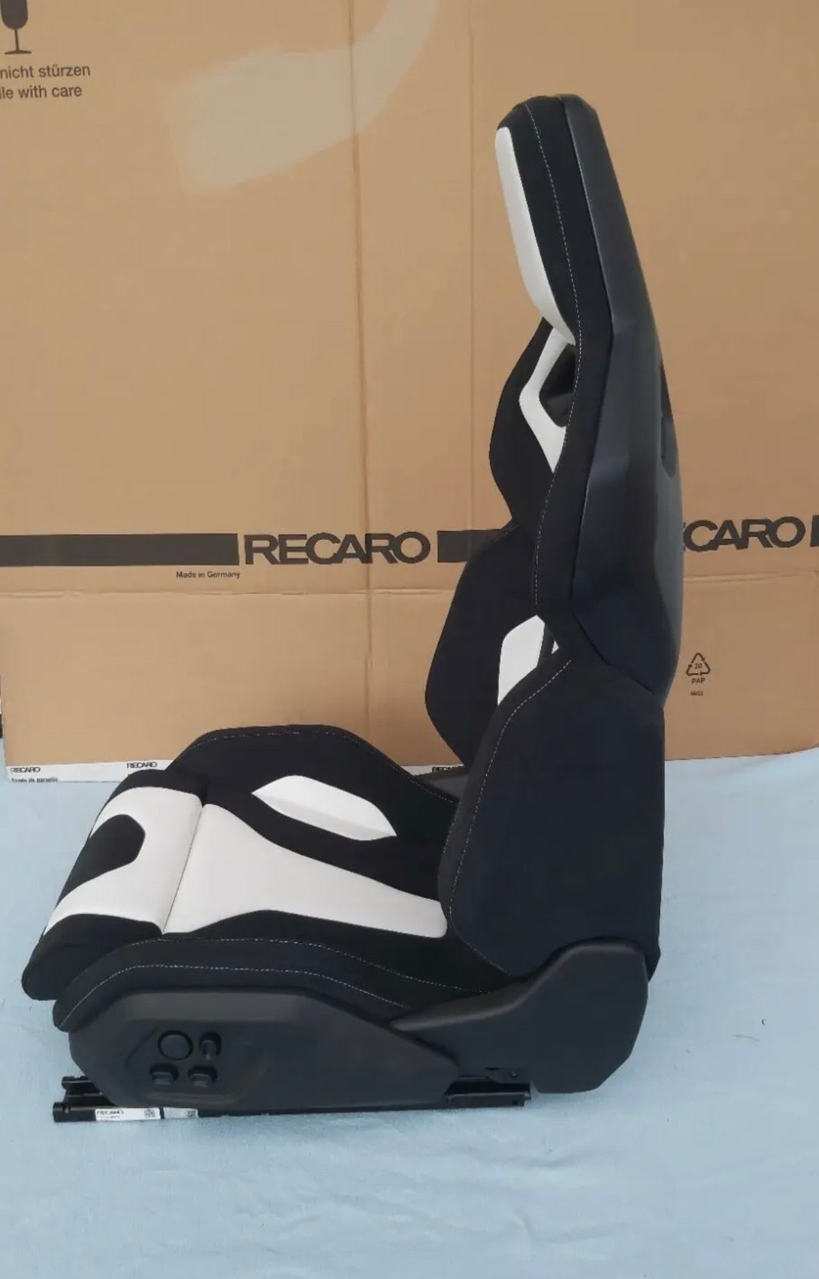 RECARO SPORT C RECLINER LEATHER WHITE / DINAMICA BLACK (5DR W/O HEAT R ...